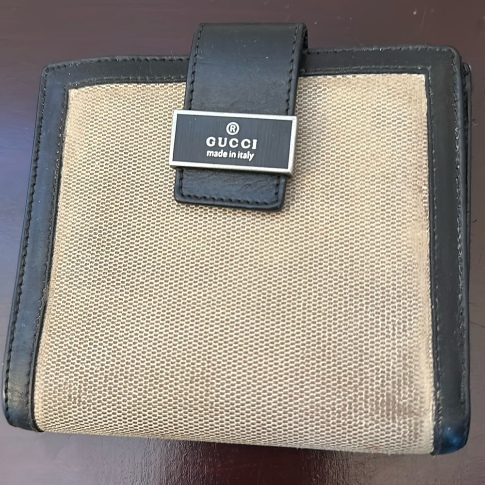 Gucci  wallet. Pre loved condition.